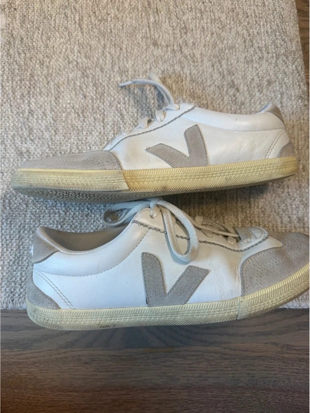 Veja Women's Sneakers in White and Beige - Size 9